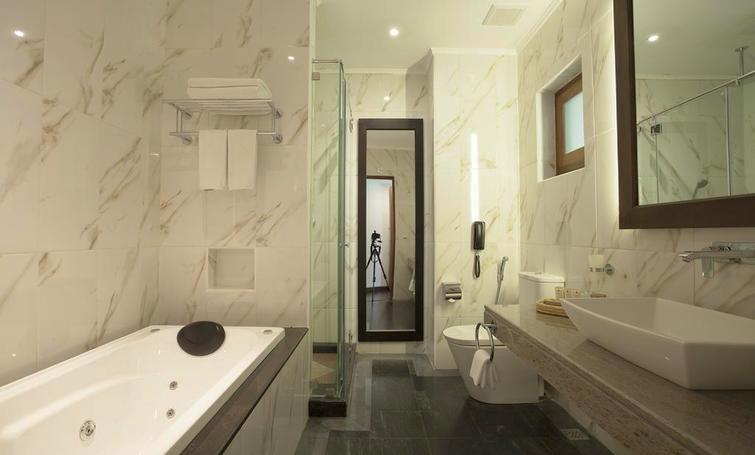 Earls Regency Kandy Room 1