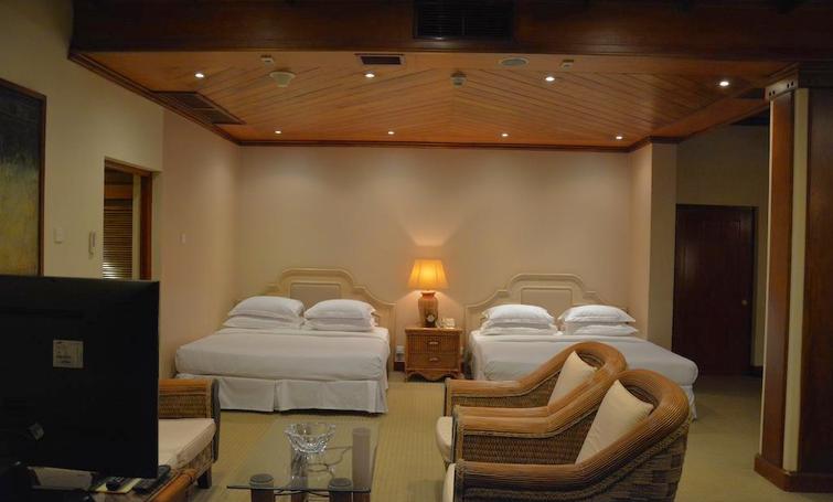 Earls Regency Kandy Room 6