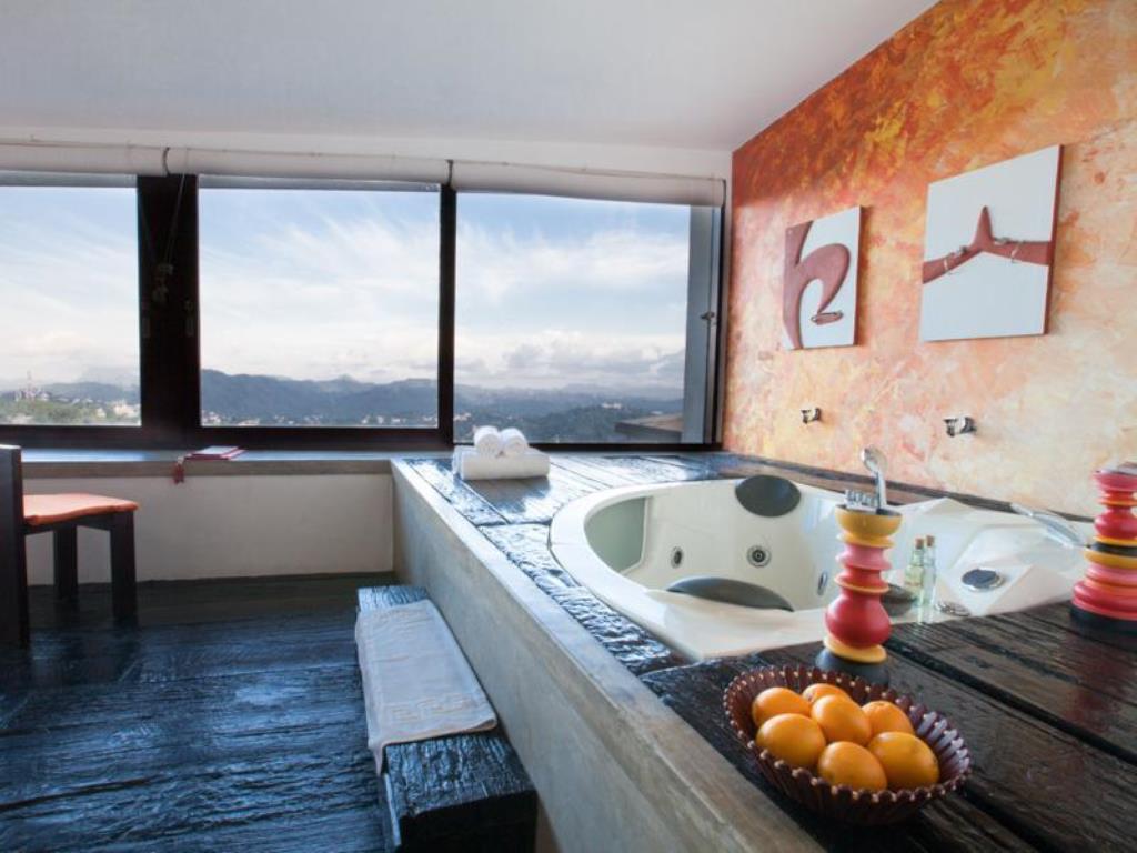 Theva Residency Kandy Suite Room