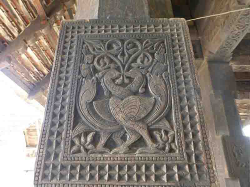 Embekke Devale enticing woodcarvings
